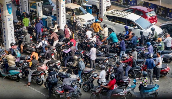 പെട്രോൾ ഡീസൽ ലഭ്യതയെക്കുറിച്ച് കേന്ദ്രം വ്യക്തമാക്കി; പാനിക് വാങ്ങൽ ഒഴിവാക്കണം screenshot 2026 05 01 13 20 52 04 96b26121e545231a3c569311a54cda96