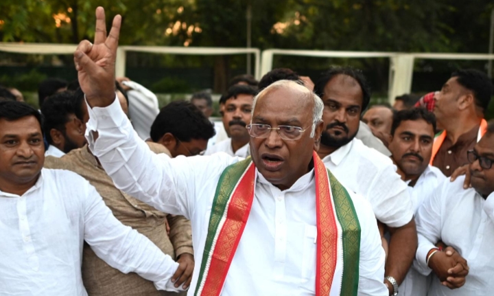 നീറ്റ് ചോദ്യപേപ്പർ ചോർച്ച; യുവജനങ്ങളുടെ വിശ്വാസം തകർന്നെന്ന് ഖാർഗെ img 20260611 wa0060