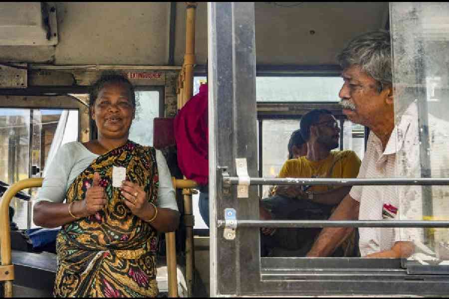 പ്രിയദർശിനി പദ്ധതിക്ക് തുടക്കം; സ്ത്രീകൾക്ക് സൗജന്യ ബസ് യാത്രയുമായി കേരളം Kerala news media image